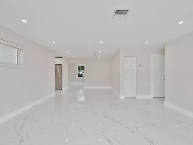 3-bedroom home for sale in West Palm Beach - 215 Evergreen Drive - MondialRealty