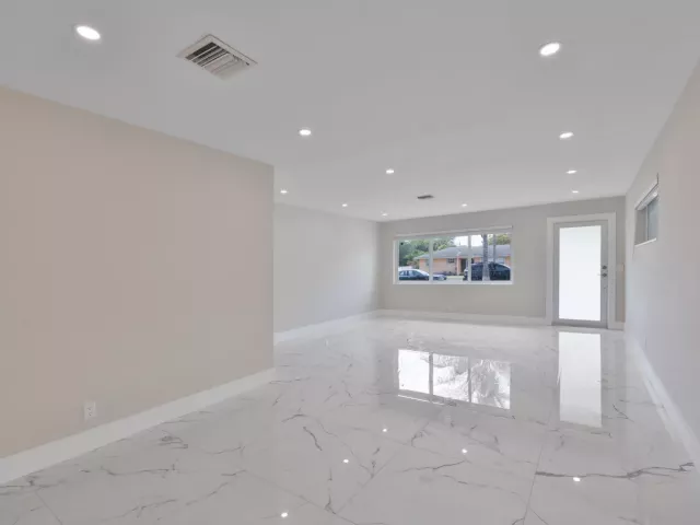 3-bedroom home for sale in West Palm Beach - 215 Evergreen Drive - MondialRealty