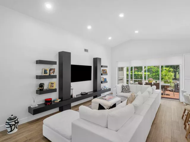 3-bedroom home for sale in Boca Raton - 7164 VIA PALOMAR - MondialRealty