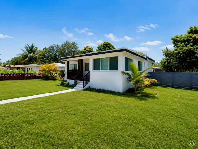 3-bedroom home for sale in North Miami Beach - 1800 NE 154th St - MondialRealty