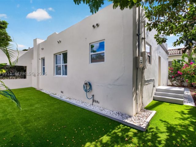 3-bedroom home for sale in Miami - 2272 SW 13th St - MondialRealty