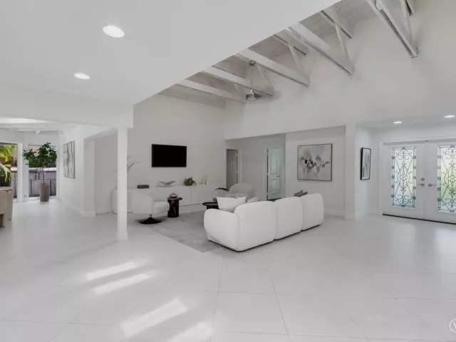 3-bedroom home for sale in Delray Beach - 824 Foxpointe Circle - MondialRealty