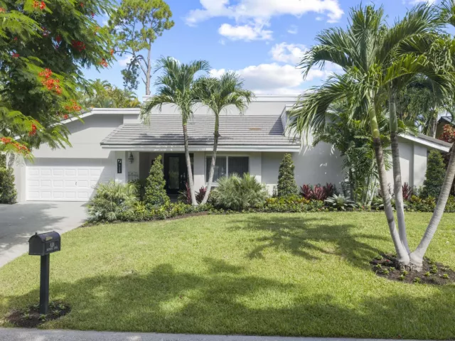 3-bedroom home for sale in Delray Beach - 824 Foxpointe Circle - MondialRealty