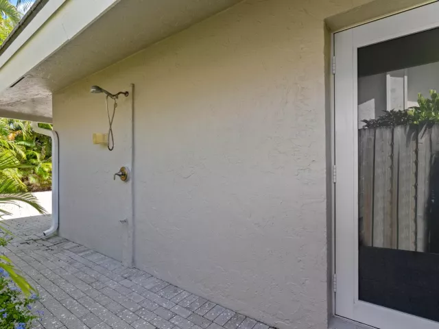 3-bedroom home for sale in Delray Beach - 824 Foxpointe Circle - MondialRealty
