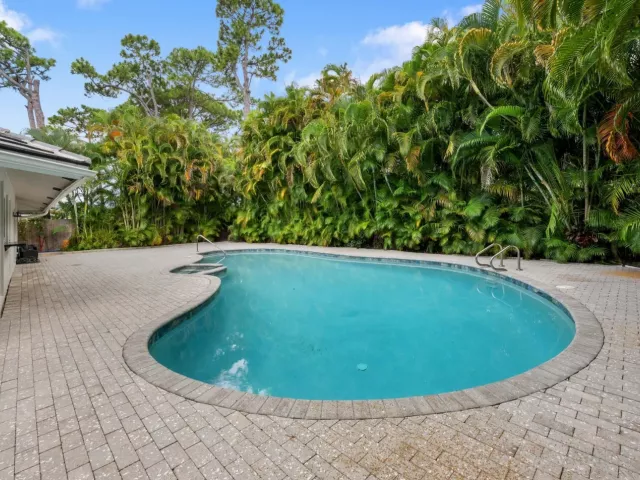 3-bedroom home for sale in Delray Beach - 824 Foxpointe Circle - MondialRealty