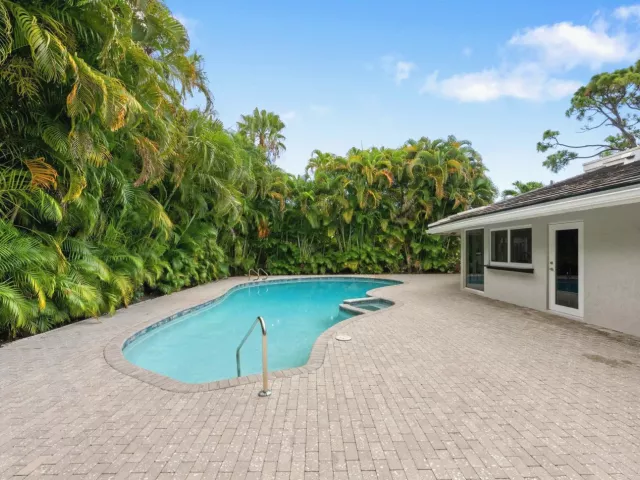 3-bedroom home for sale in Delray Beach - 824 Foxpointe Circle - MondialRealty
