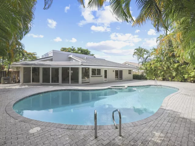 3-bedroom home for sale in Delray Beach - 824 Foxpointe Circle - MondialRealty