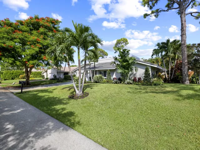 3-bedroom home for sale in Delray Beach - 824 Foxpointe Circle - MondialRealty