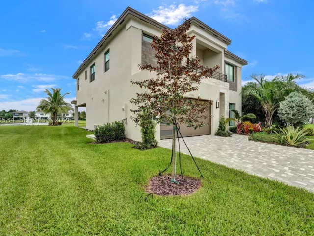 5-bedroom home for rent in Boca Raton - 17244 Teton River Rd - MondialRealty