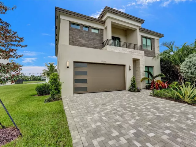 5-bedroom home for rent in Boca Raton - 17244 Teton River Rd - MondialRealty