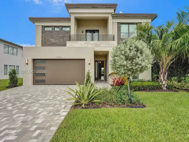 5-bedroom home for rent in Boca Raton - 17244 Teton River Rd - MondialRealty