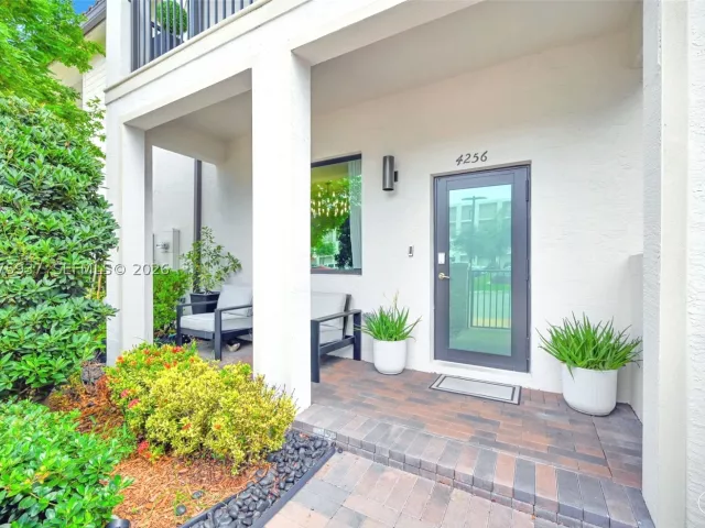 3-bedroom home for sale in Doral - 4256 NW 83rd Ave - MondialRealty