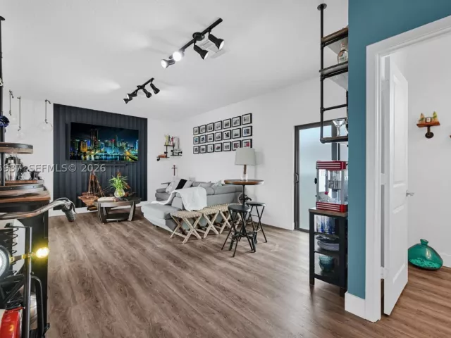3-bedroom home for sale in Doral - 4256 NW 83rd Ave - MondialRealty