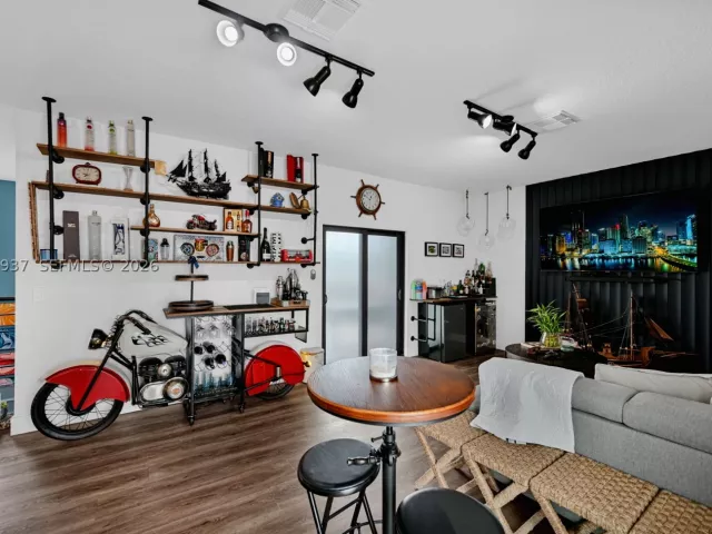 3-bedroom home for sale in Doral - 4256 NW 83rd Ave - MondialRealty