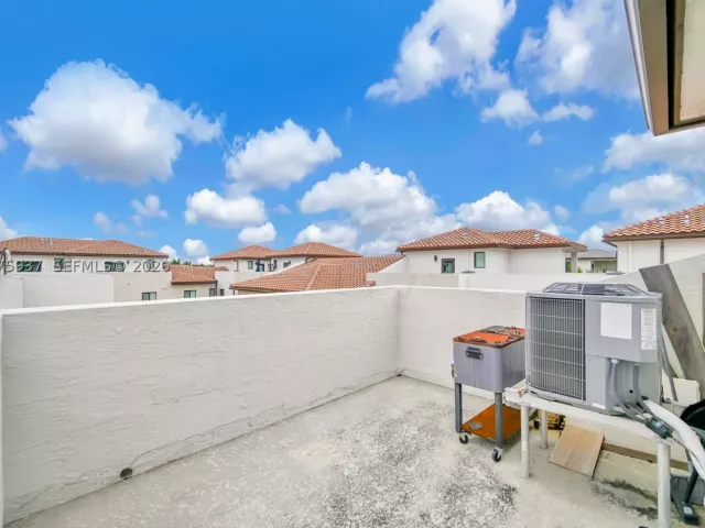 3-bedroom home for sale in Doral - 4256 NW 83rd Ave - MondialRealty