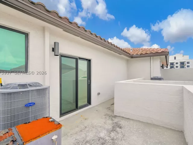 3-bedroom home for sale in Doral - 4256 NW 83rd Ave - MondialRealty