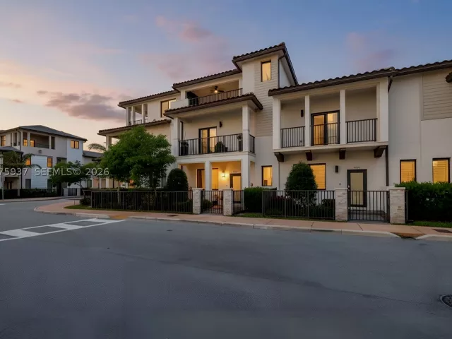 3-bedroom home for sale in Doral - 4256 NW 83rd Ave - MondialRealty