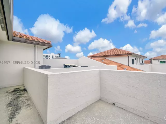 3-bedroom home for sale in Doral - 4256 NW 83rd Ave - MondialRealty
