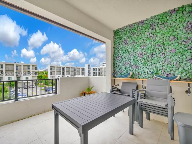 3-bedroom home for sale in Doral - 4256 NW 83rd Ave - MondialRealty