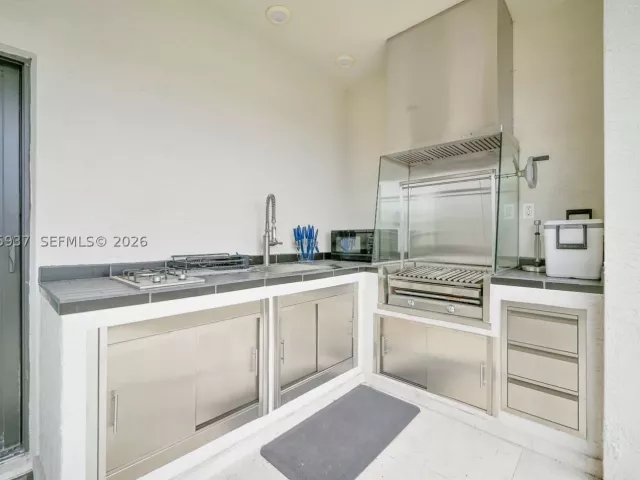 3-bedroom home for sale in Doral - 4256 NW 83rd Ave - MondialRealty