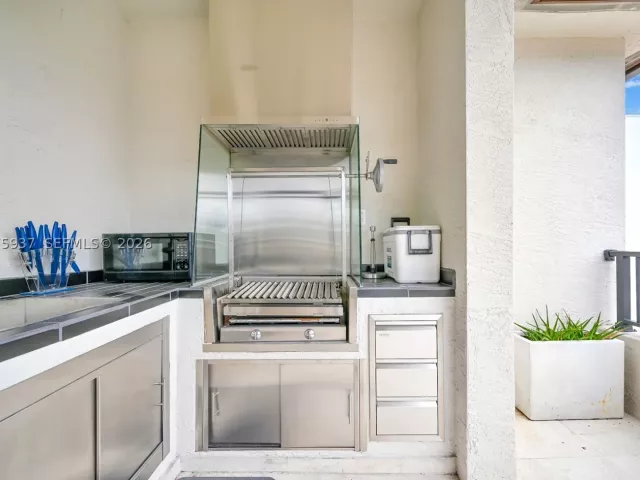 3-bedroom home for sale in Doral - 4256 NW 83rd Ave - MondialRealty