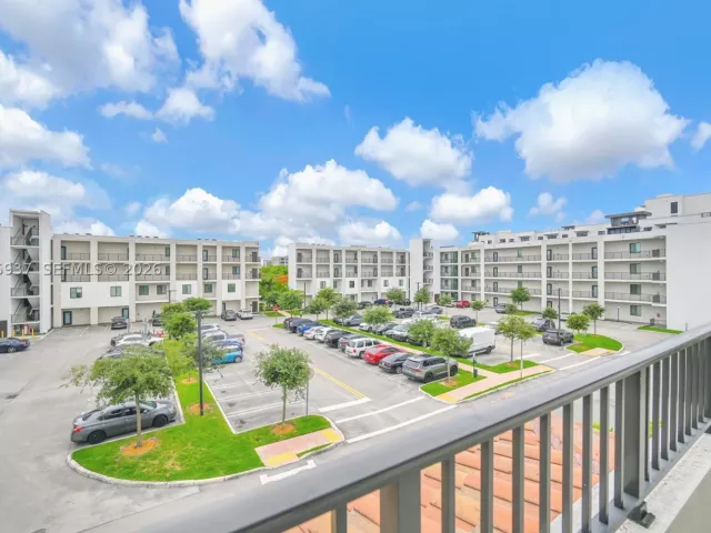 3-bedroom home for sale in Doral - 4256 NW 83rd Ave - MondialRealty