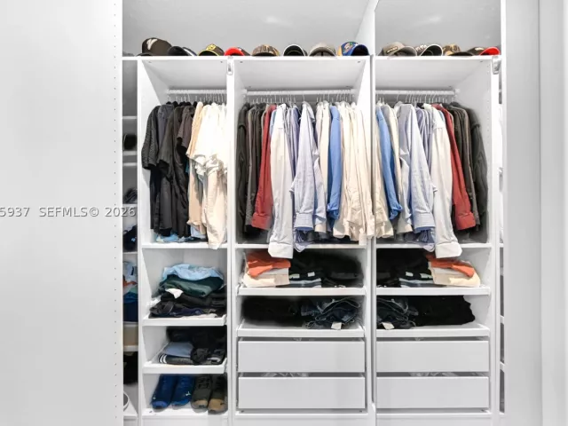 3-bedroom home for sale in Doral - 4256 NW 83rd Ave - MondialRealty