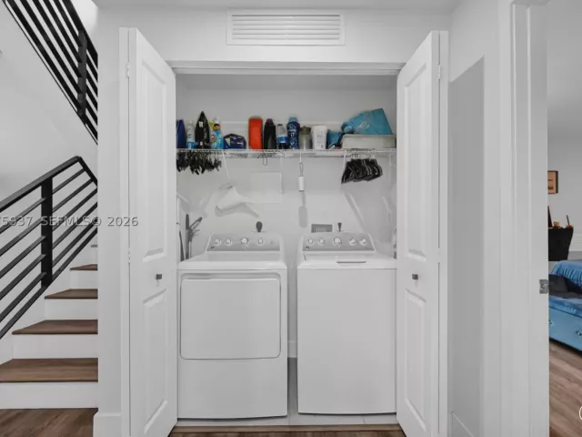 3-bedroom home for sale in Doral - 4256 NW 83rd Ave - MondialRealty