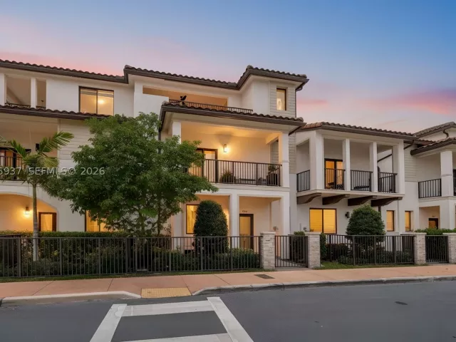 3-bedroom home for sale in Doral - 4256 NW 83rd Ave - MondialRealty