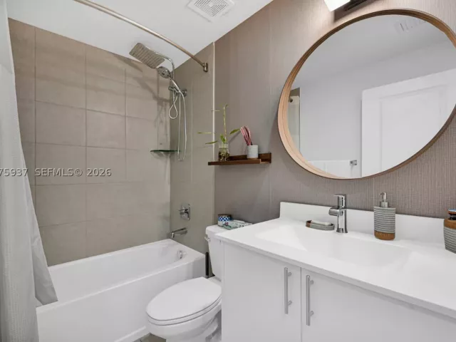 3-bedroom home for sale in Doral - 4256 NW 83rd Ave - MondialRealty