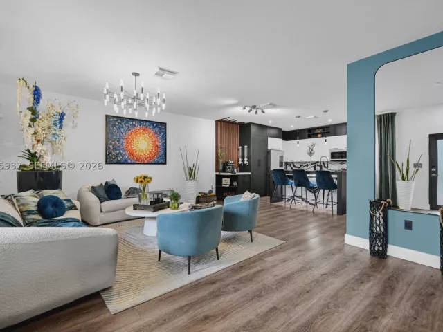 3-bedroom home for sale in Doral - 4256 NW 83rd Ave - MondialRealty