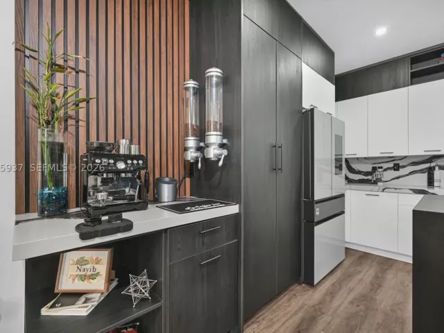 3-bedroom home for sale in Doral - 4256 NW 83rd Ave - MondialRealty