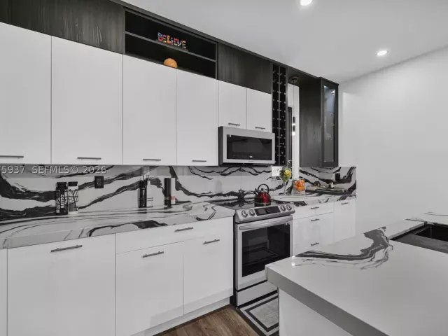 3-bedroom home for sale in Doral - 4256 NW 83rd Ave - MondialRealty