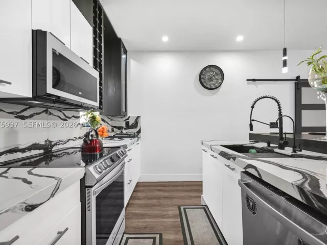 3-bedroom home for sale in Doral - 4256 NW 83rd Ave - MondialRealty