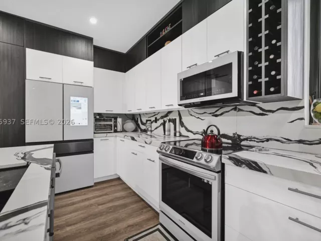 3-bedroom home for sale in Doral - 4256 NW 83rd Ave - MondialRealty