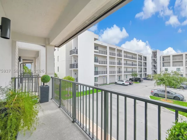 3-bedroom home for sale in Doral - 4256 NW 83rd Ave - MondialRealty