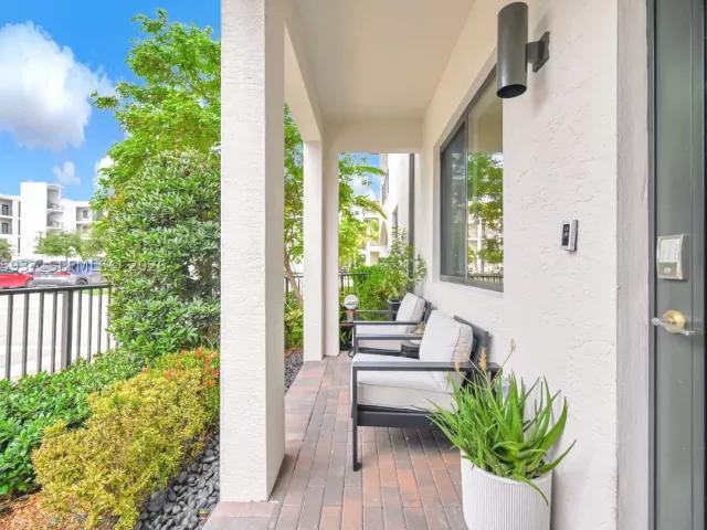 3-bedroom home for sale in Doral - 4256 NW 83rd Ave - MondialRealty