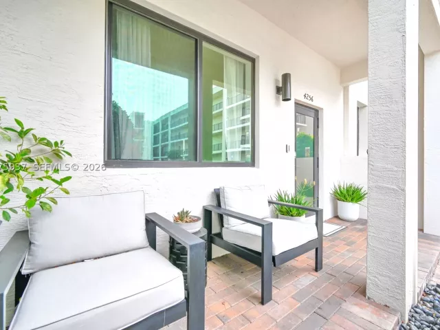 3-bedroom home for sale in Doral - 4256 NW 83rd Ave - MondialRealty