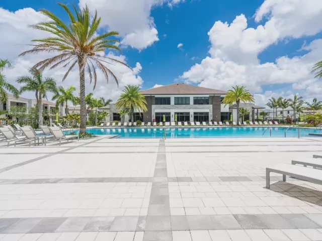 3-bedroom home for sale in Doral - 4256 NW 83rd Ave - MondialRealty
