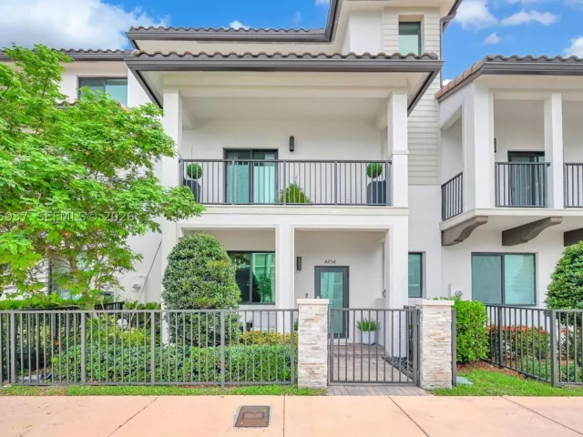 3-bedroom home for sale in Doral - 4256 NW 83rd Ave - MondialRealty