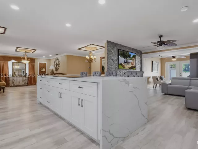 4-bedroom home for sale in Pembroke Pines - 6620 SW 6th St - MondialRealty