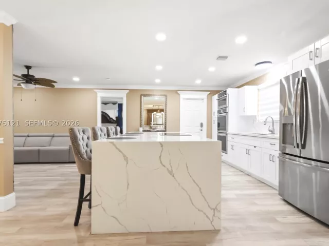 4-bedroom home for sale in Pembroke Pines - 6620 SW 6th St - MondialRealty