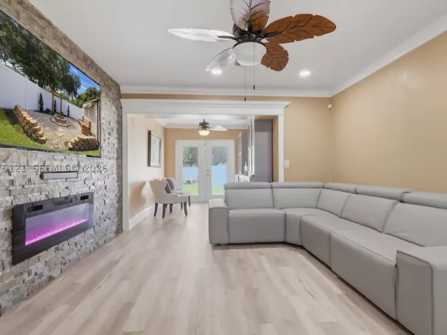 4-bedroom home for sale in Pembroke Pines - 6620 SW 6th St - MondialRealty