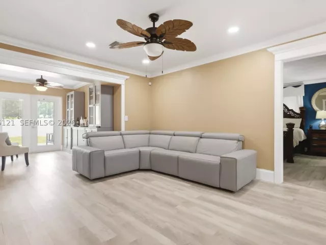 4-bedroom home for sale in Pembroke Pines - 6620 SW 6th St - MondialRealty