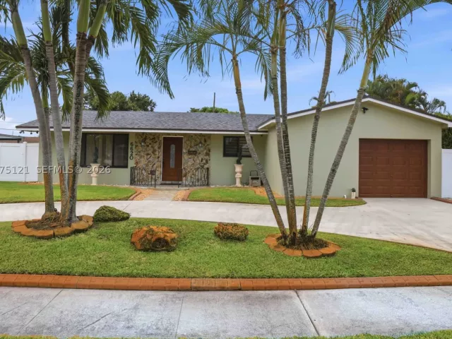 4-bedroom home for sale in Pembroke Pines - 6620 SW 6th St - MondialRealty