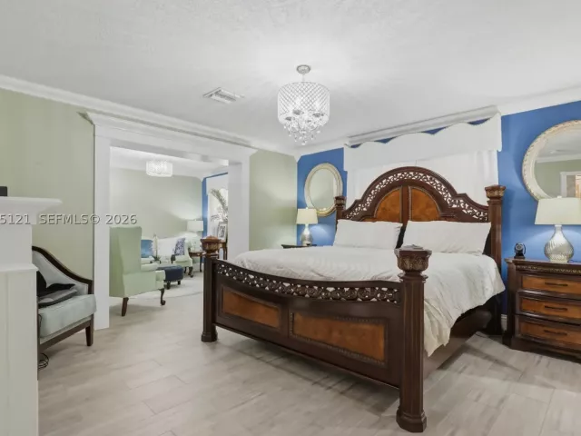 4-bedroom home for sale in Pembroke Pines - 6620 SW 6th St - MondialRealty