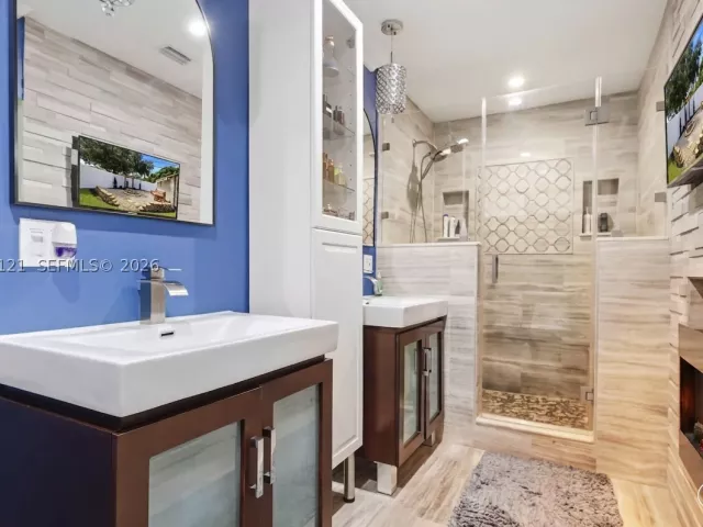 4-bedroom home for sale in Pembroke Pines - 6620 SW 6th St - MondialRealty