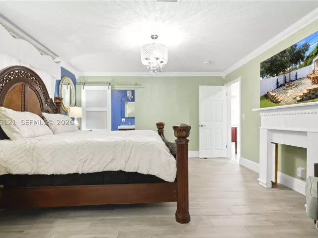4-bedroom home for sale in Pembroke Pines - 6620 SW 6th St - MondialRealty