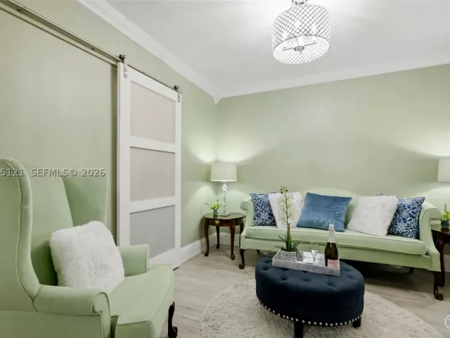 4-bedroom home for sale in Pembroke Pines - 6620 SW 6th St - MondialRealty