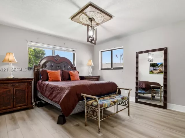 4-bedroom home for sale in Pembroke Pines - 6620 SW 6th St - MondialRealty